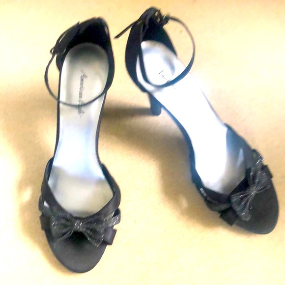 American Eagle | black and silver heels with bow - Picture 1 of 10